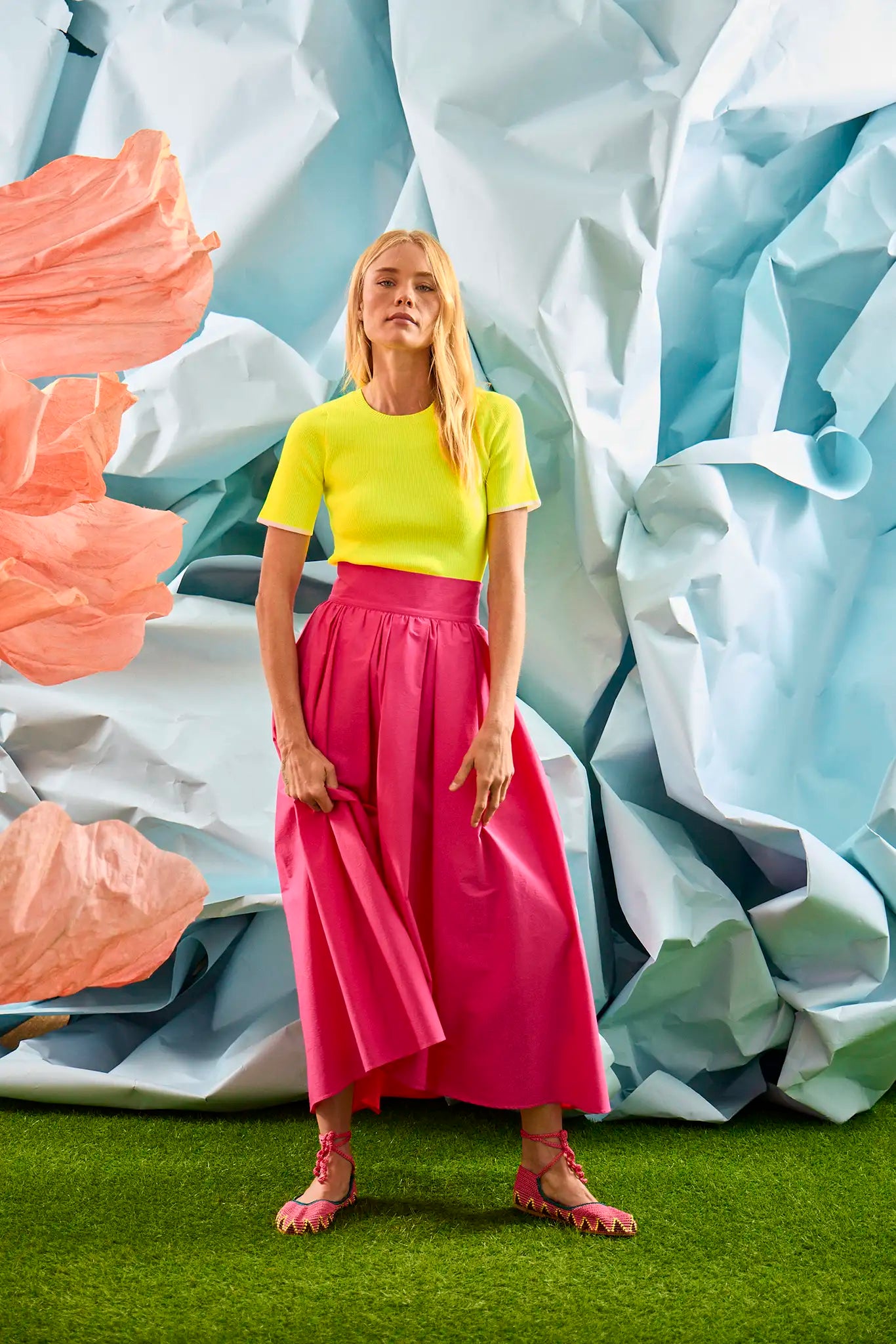 The Avenue Skirt is full-length in stretch taffeta. With a fixed waistband & functional pockets.